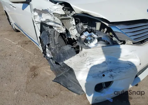 2013 Toyota Sienna Xle z USA, uszkodzony, nr VIN 5TDYK3DC8DS342754